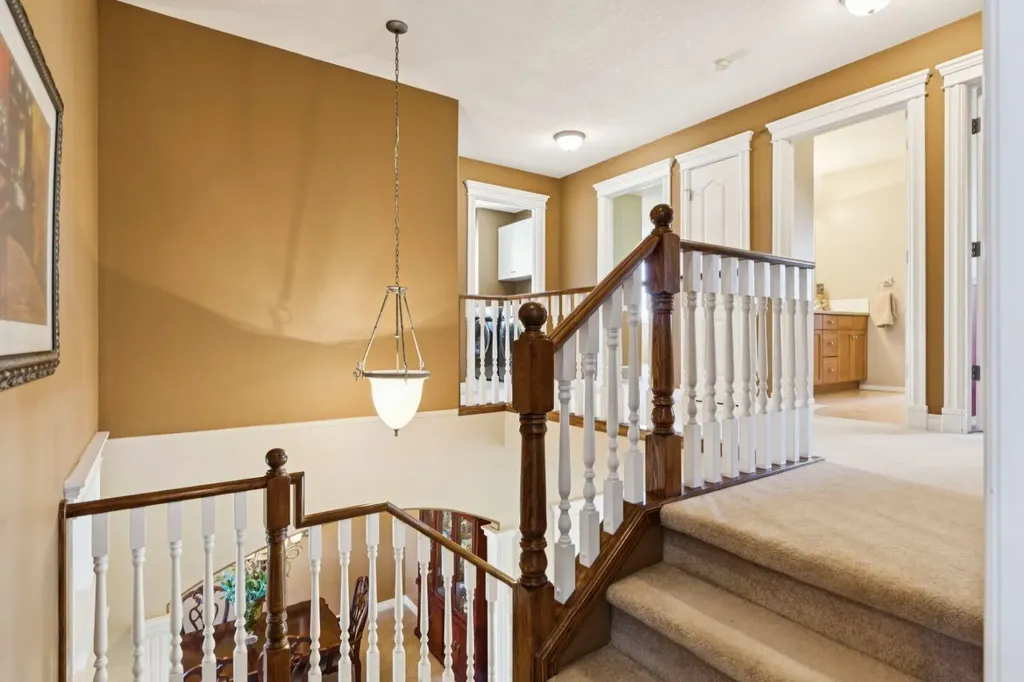 36 Discovery Ridge Court SW Calgary AB T3H 4P8