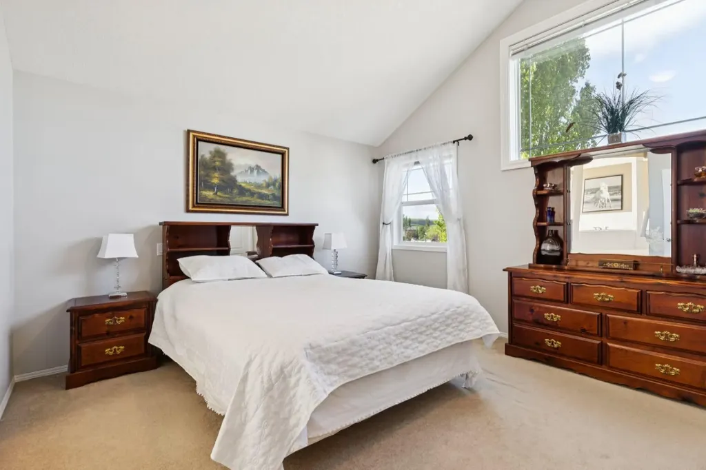 36 Discovery Ridge Court SW Calgary AB T3H 4P8