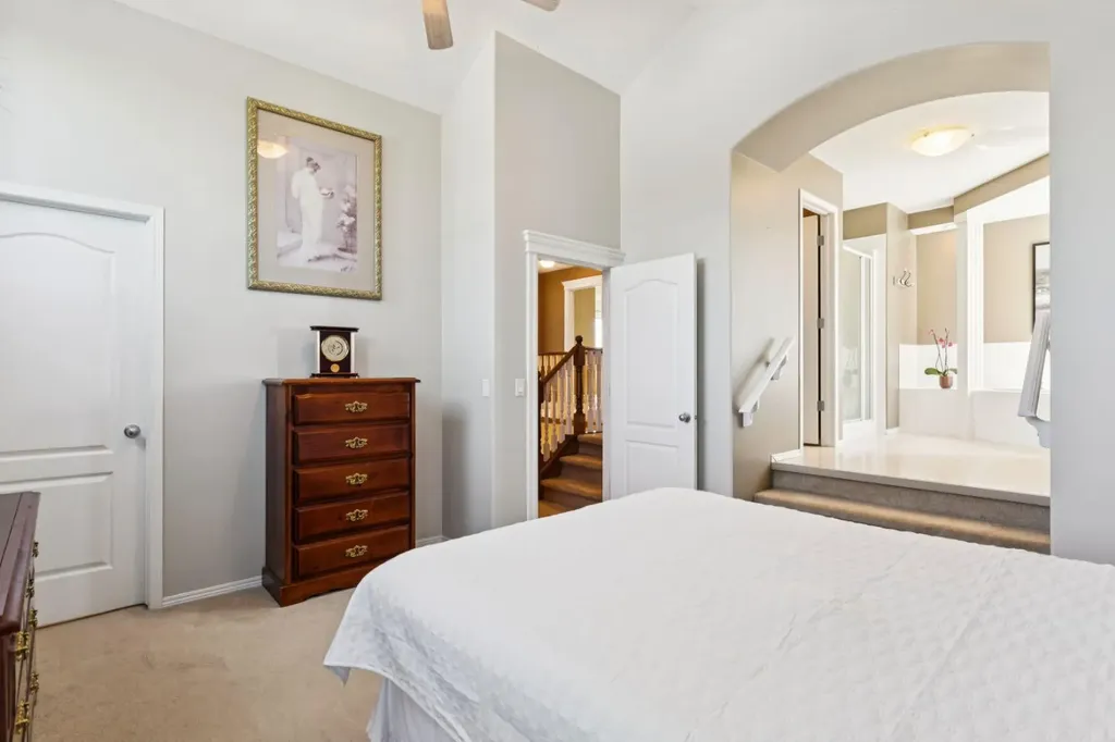 36 Discovery Ridge Court SW Calgary AB T3H 4P8
