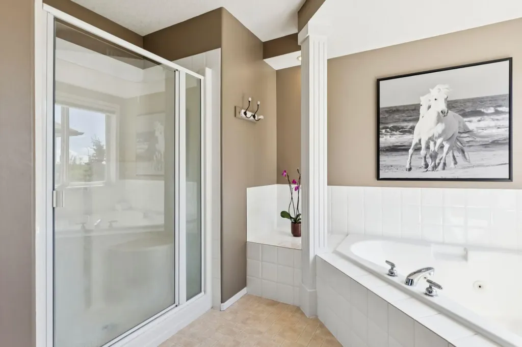 36 Discovery Ridge Court SW Calgary AB T3H 4P8