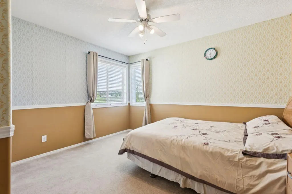 36 Discovery Ridge Court SW Calgary AB T3H 4P8
