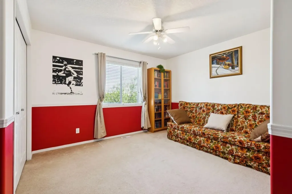 36 Discovery Ridge Court SW Calgary AB T3H 4P8