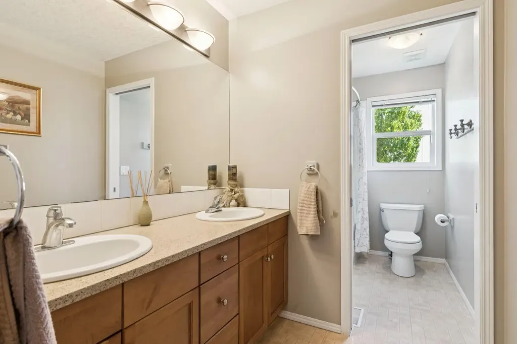36 Discovery Ridge Court SW Calgary AB T3H 4P8