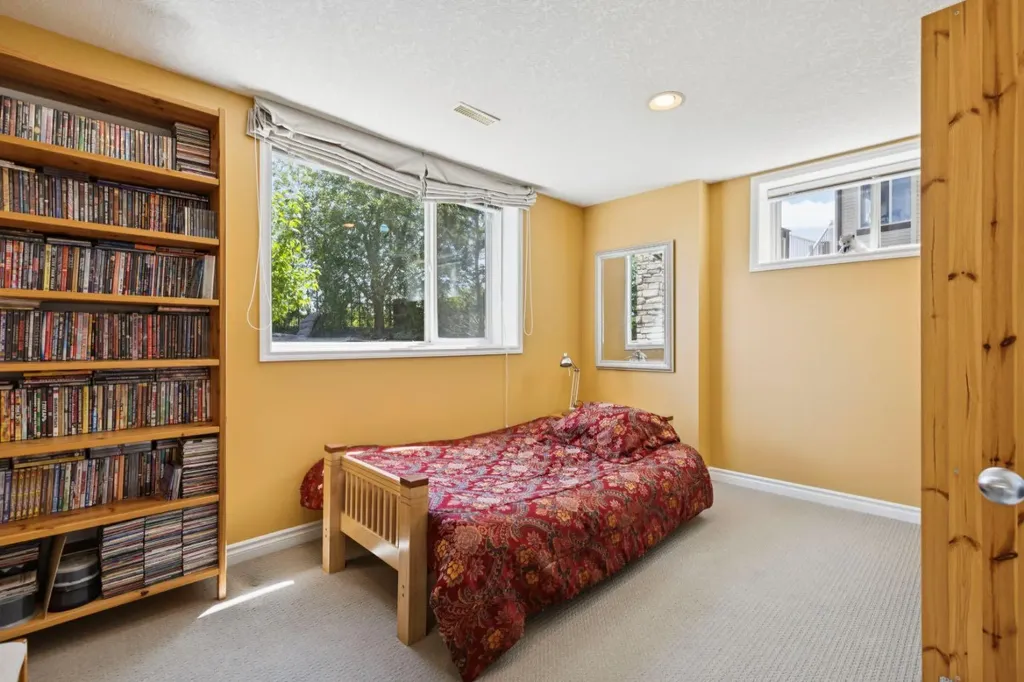 36 Discovery Ridge Court SW Calgary AB T3H 4P8