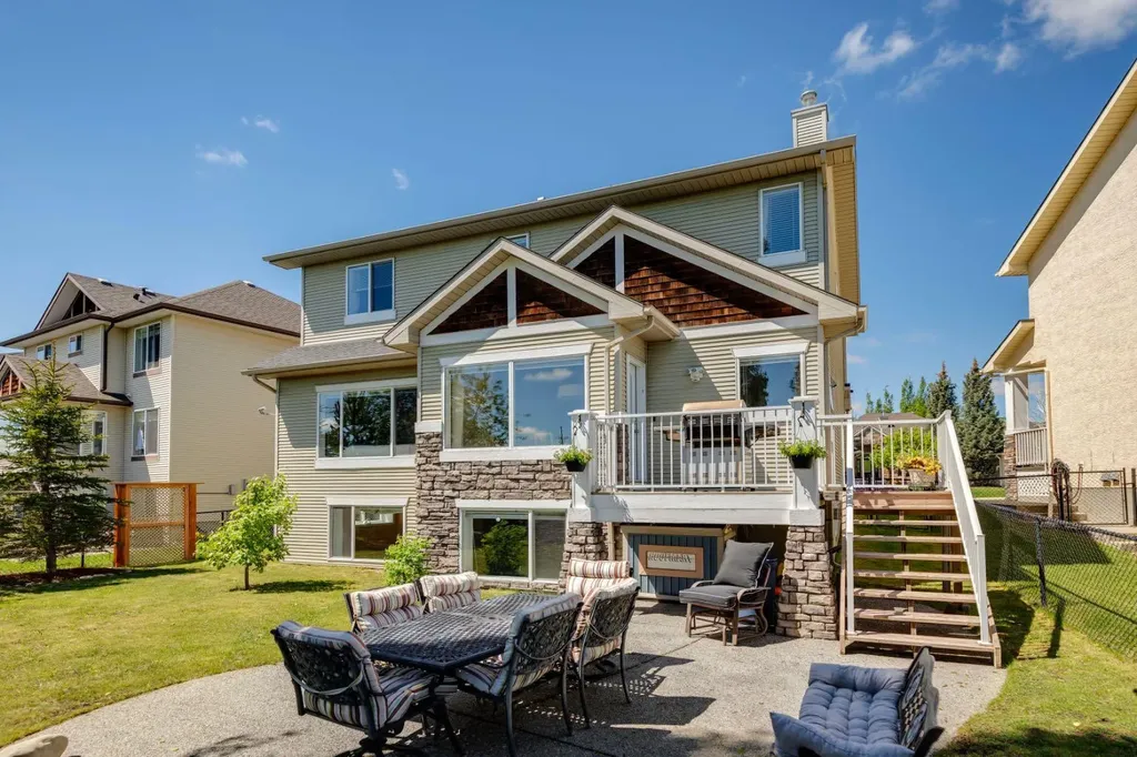 36 Discovery Ridge Court SW Calgary AB T3H 4P8