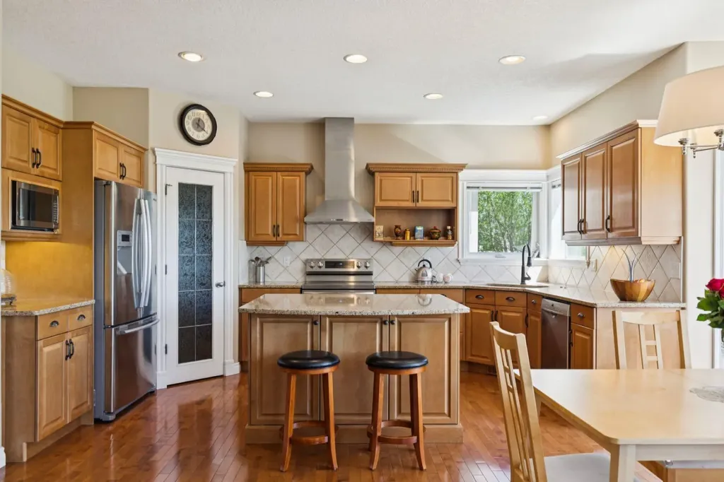 36 Discovery Ridge Court SW Calgary AB T3H 4P8