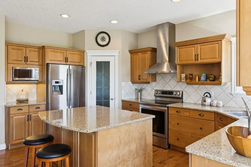 36 Discovery Ridge Court SW Calgary AB T3H 4P8