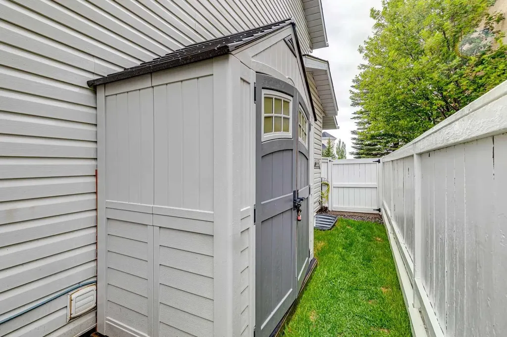 243 Banister Drive Okotoks AB T1S 1P7