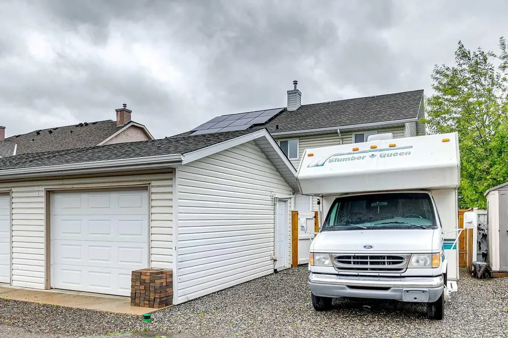 243 Banister Drive Okotoks AB T1S 1P7