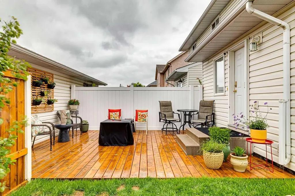 243 Banister Drive Okotoks AB T1S 1P7