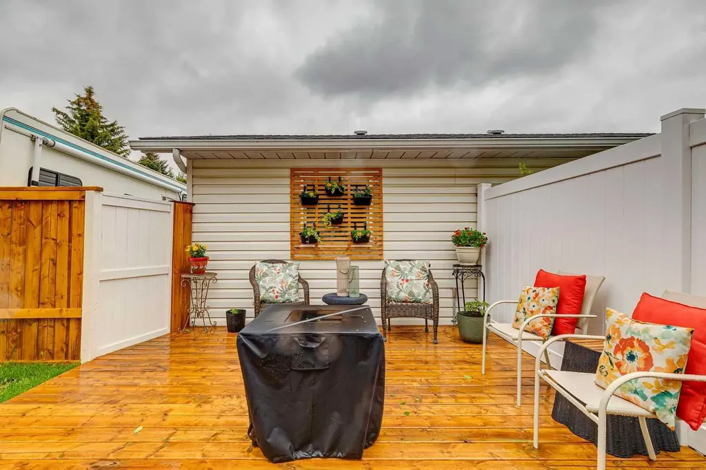 243 Banister Drive Okotoks AB T1S 1P7