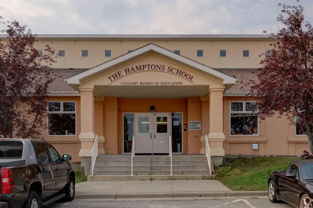 10262 Hamptons Boulevard NW Calgary AB T3A 5G5