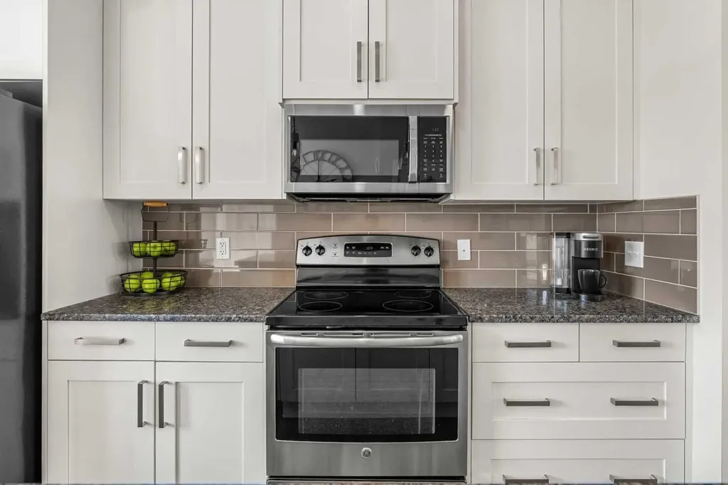 1717 Baywater Road SW Airdrie AB T4B 3V3