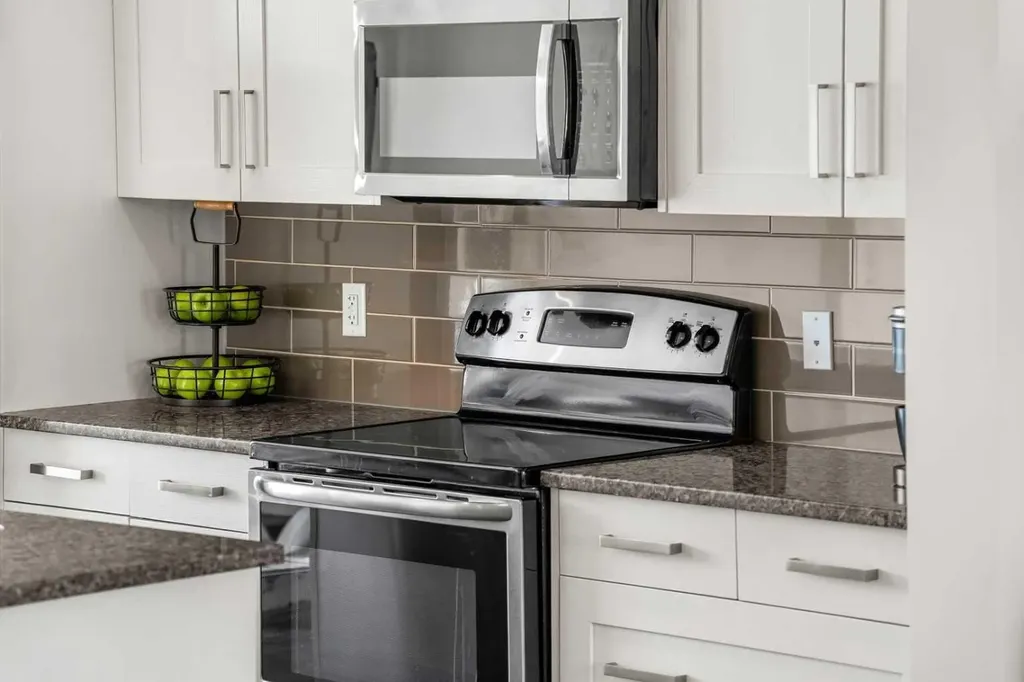 1717 Baywater Road SW Airdrie AB T4B 3V3