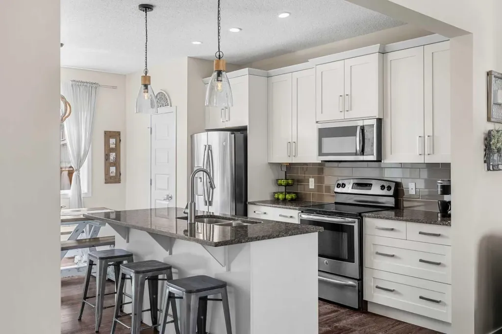 1717 Baywater Road SW Airdrie AB T4B 3V3