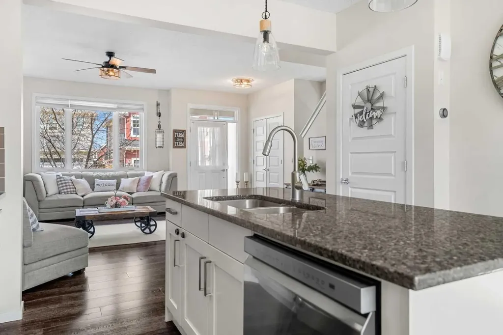 1717 Baywater Road SW Airdrie AB T4B 3V3