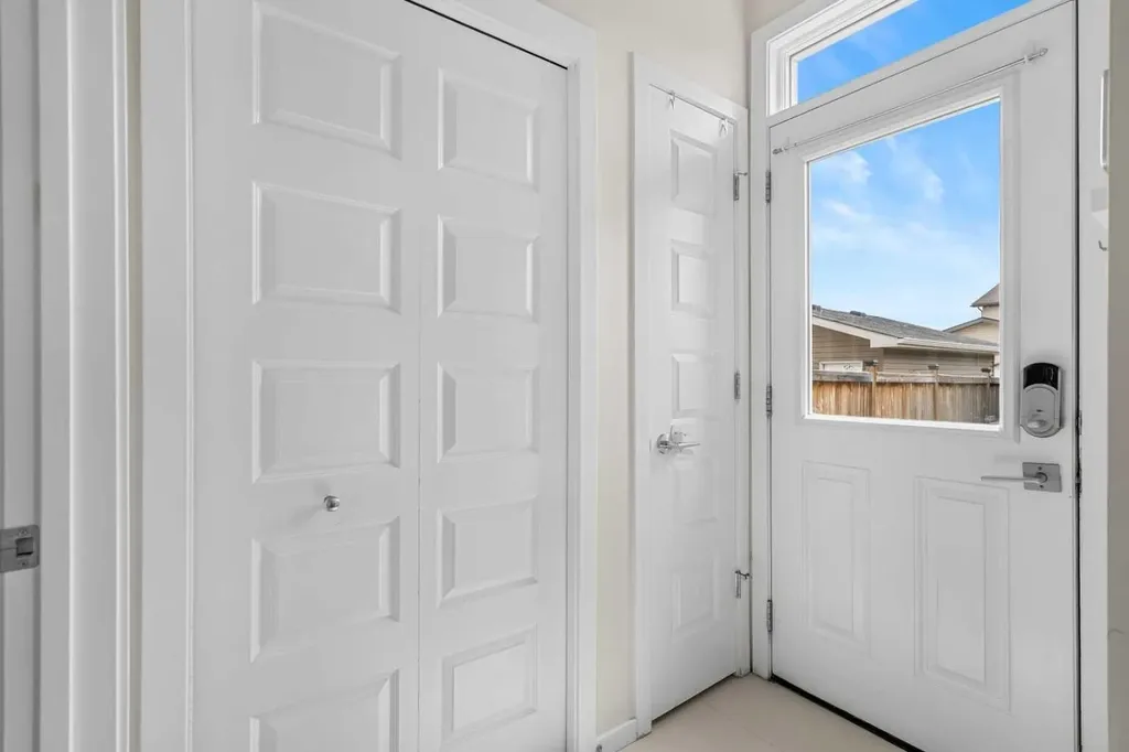 1717 Baywater Road SW Airdrie AB T4B 3V3