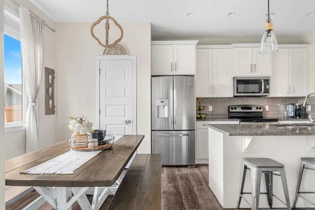 1717 Baywater Road SW Airdrie AB T4B 3V3