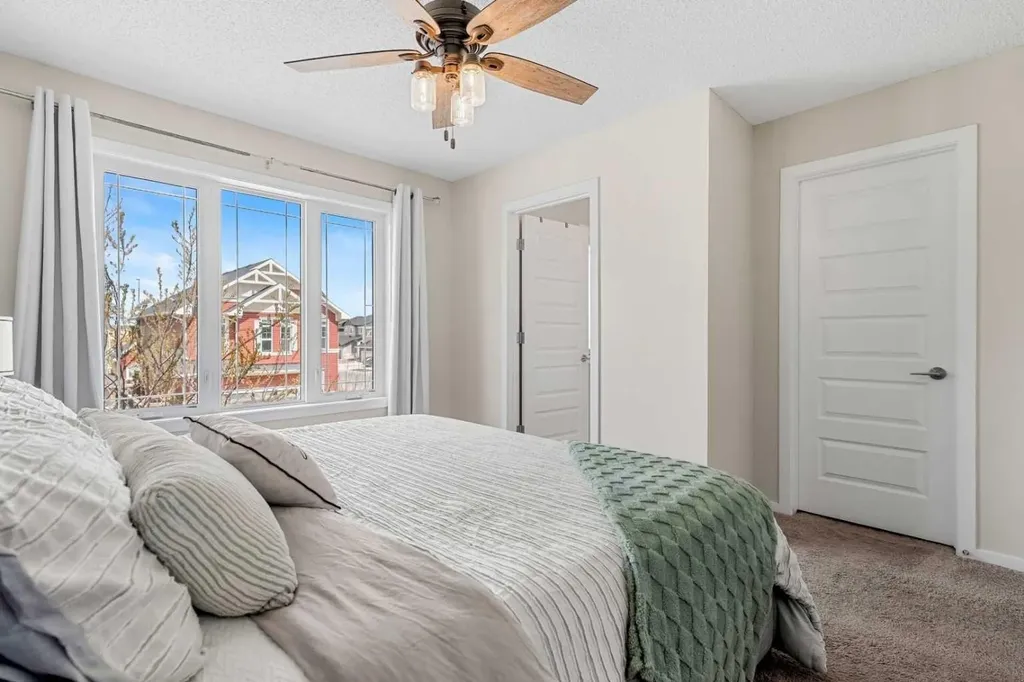 1717 Baywater Road SW Airdrie AB T4B 3V3