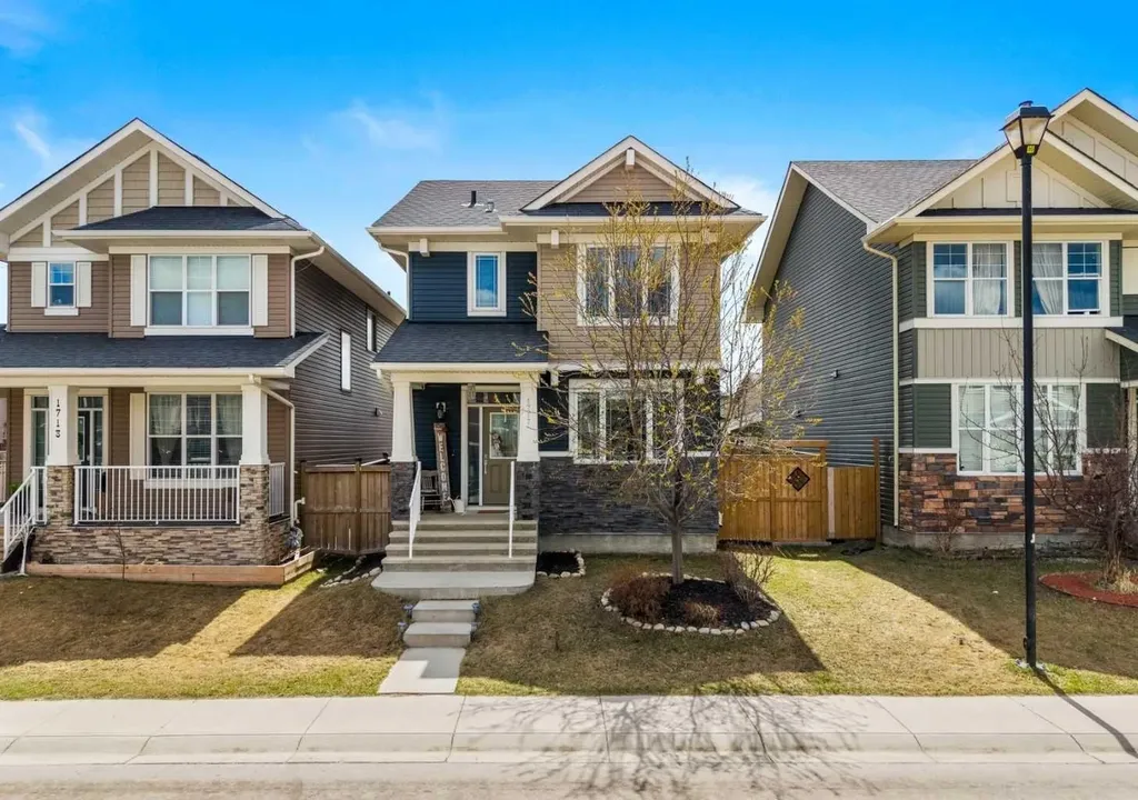 1717 Baywater Road SW Airdrie AB T4B 3V3