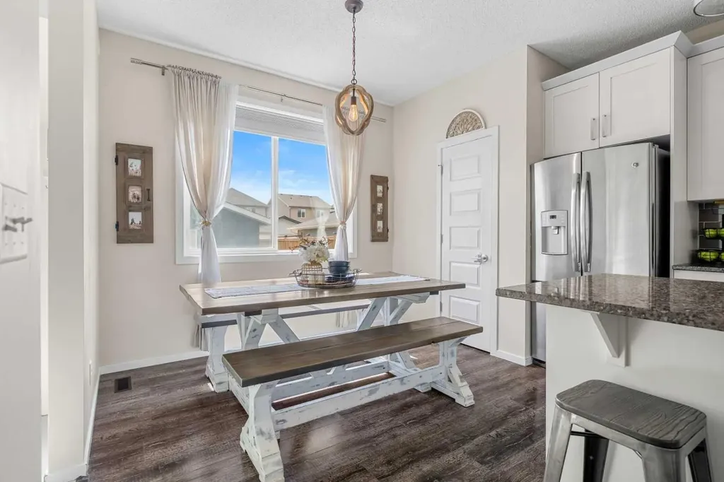 1717 Baywater Road SW Airdrie AB T4B 3V3