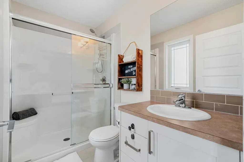 1717 Baywater Road SW Airdrie AB T4B 3V3
