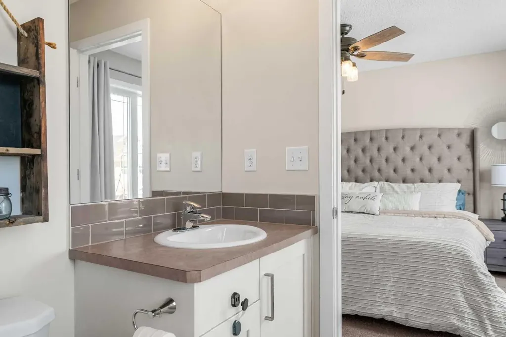 1717 Baywater Road SW Airdrie AB T4B 3V3