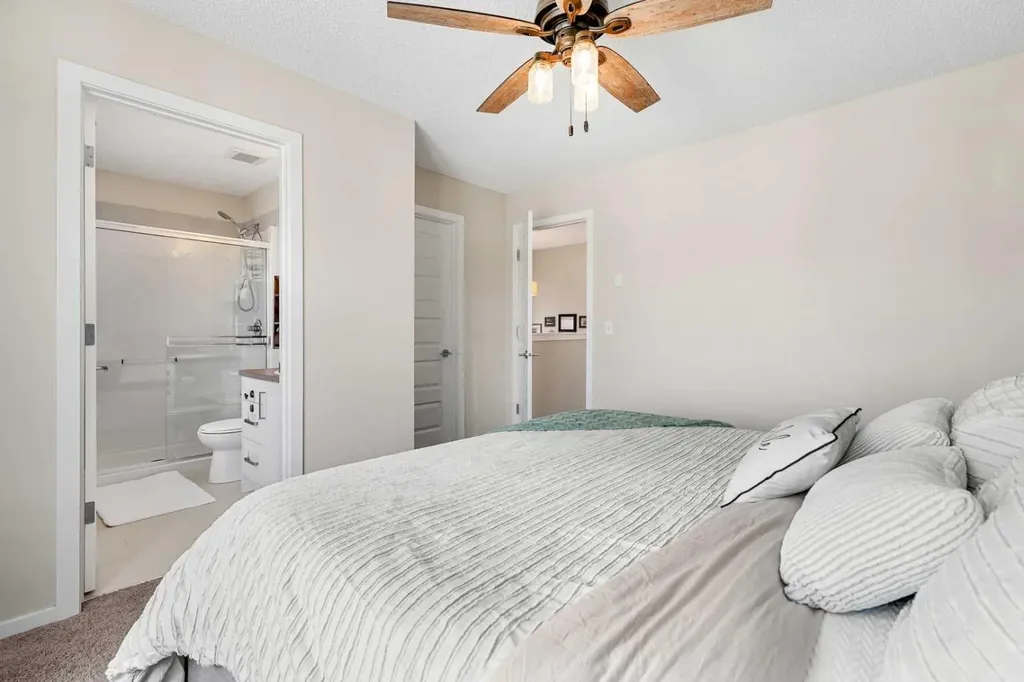 1717 Baywater Road SW Airdrie AB T4B 3V3