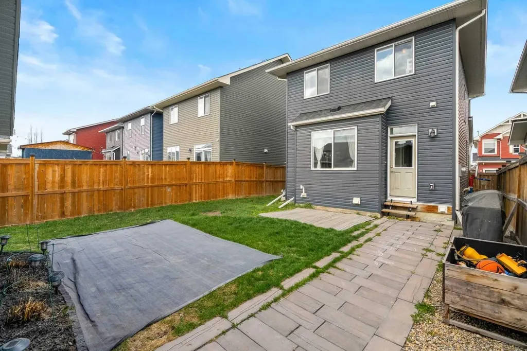 1717 Baywater Road SW Airdrie AB T4B 3V3