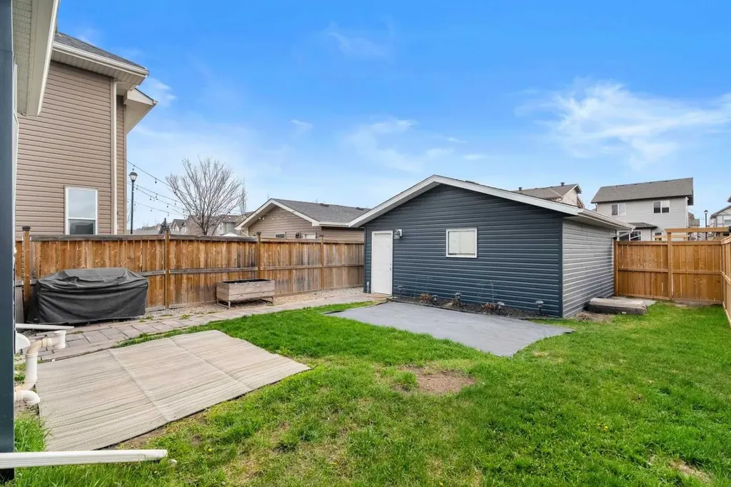 1717 Baywater Road SW Airdrie AB T4B 3V3