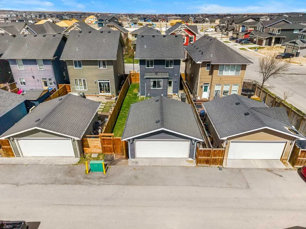 1717 Baywater Road SW Airdrie AB T4B 3V3