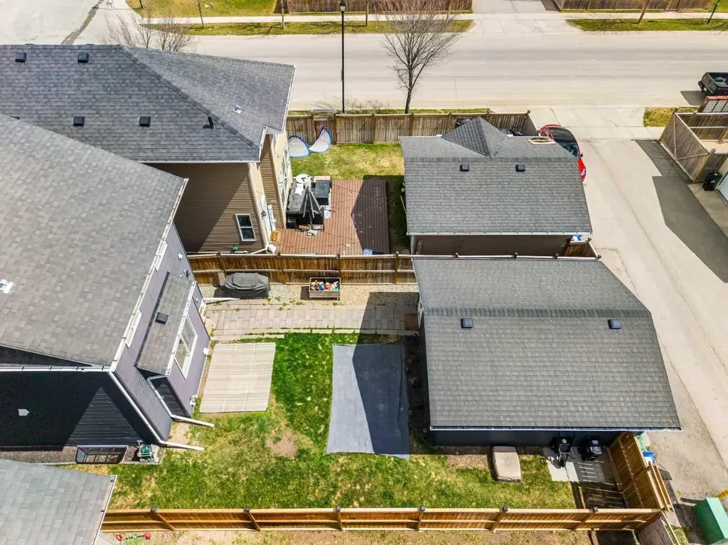 1717 Baywater Road SW Airdrie AB T4B 3V3