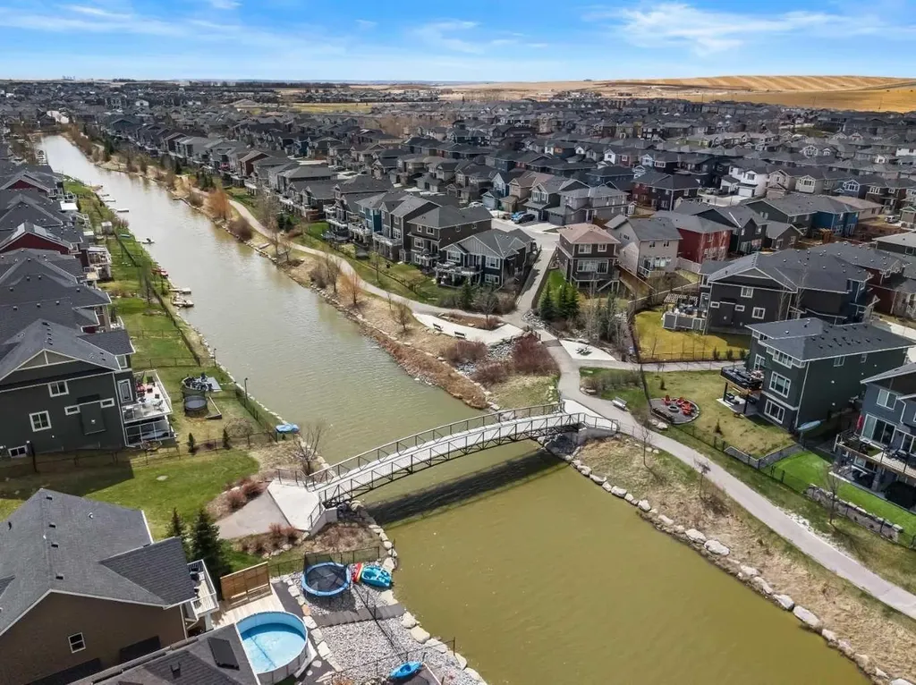 1717 Baywater Road SW Airdrie AB T4B 3V3