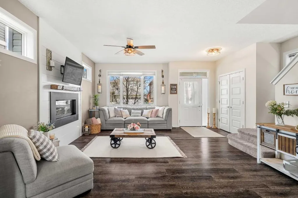 1717 Baywater Road SW Airdrie AB T4B 3V3