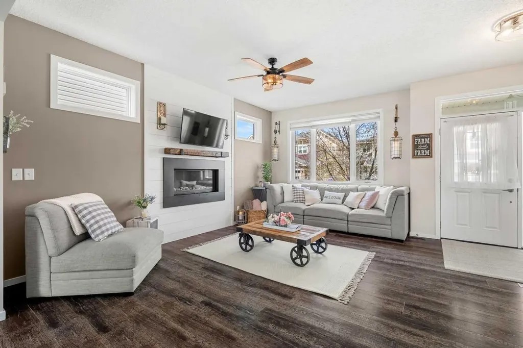 1717 Baywater Road SW Airdrie AB T4B 3V3