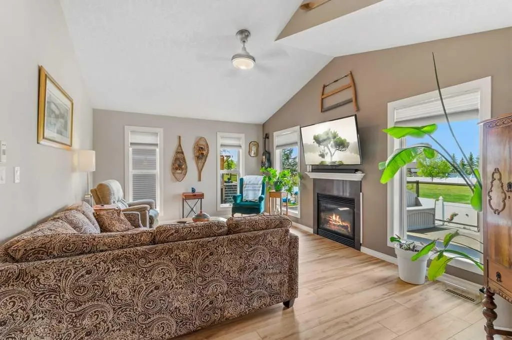 38 Lucky Place Sylvan Lake AB T4S 0B1