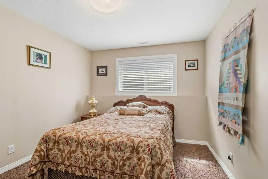 38 Lucky Place Sylvan Lake AB T4S 0B1