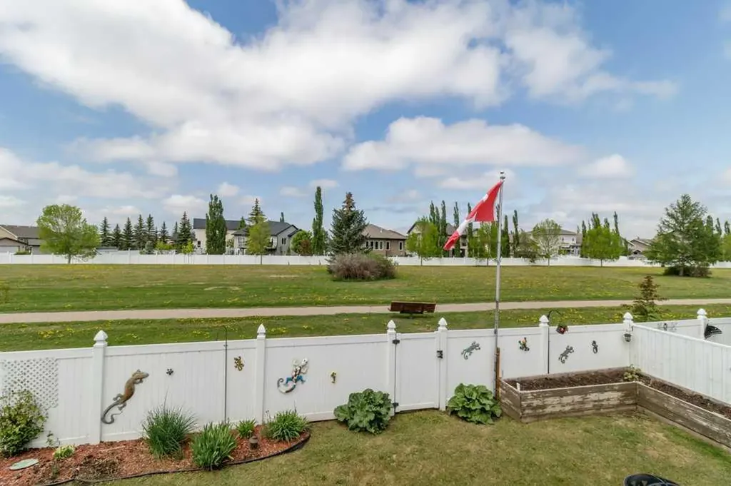 38 Lucky Place Sylvan Lake AB T4S 0B1