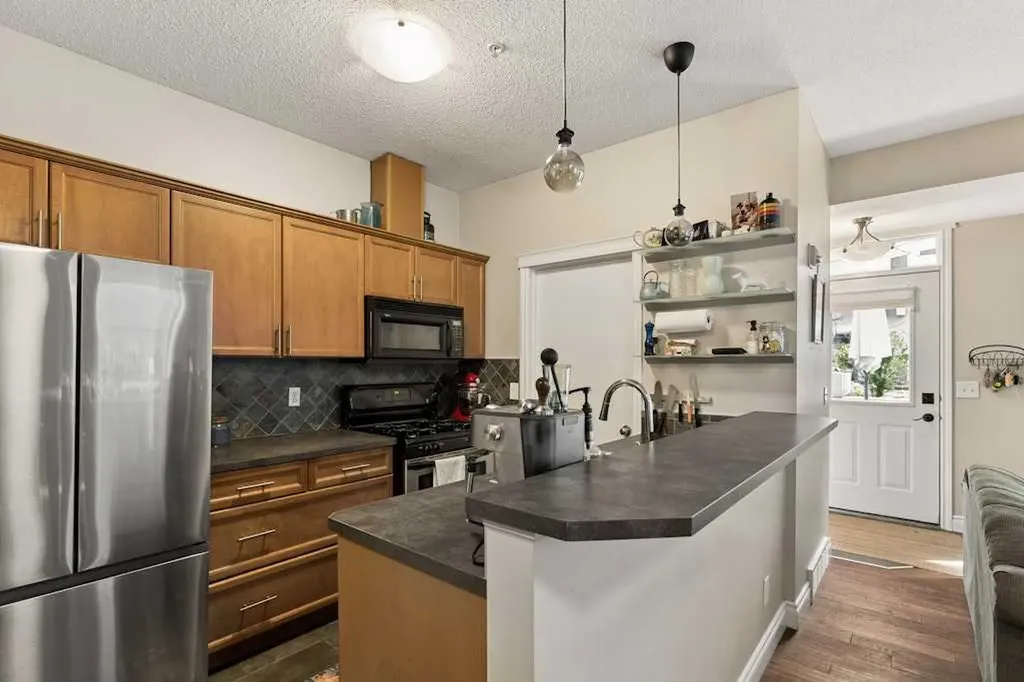 2001 34 Avenue SW Calgary AB T2T 2C4