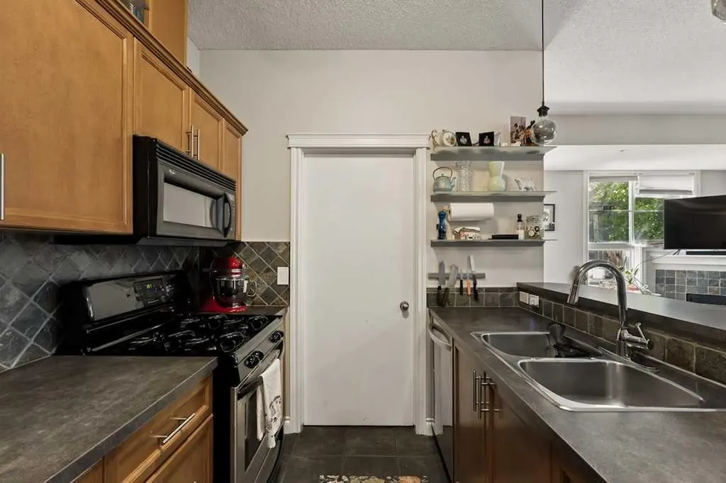 2001 34 Avenue SW Calgary AB T2T 2C4