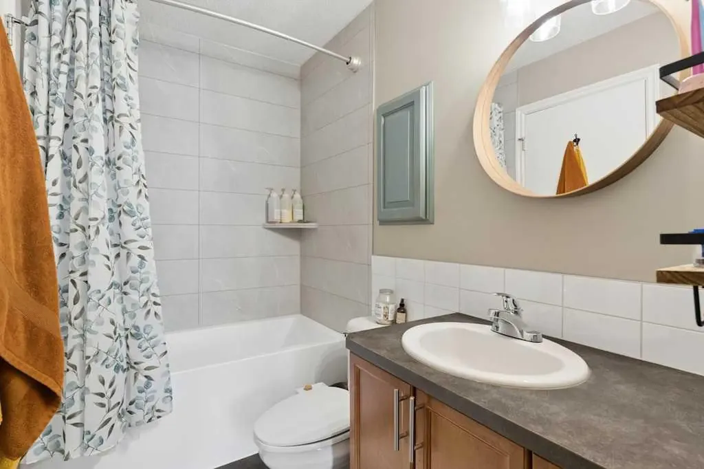 2001 34 Avenue SW Calgary AB T2T 2C4