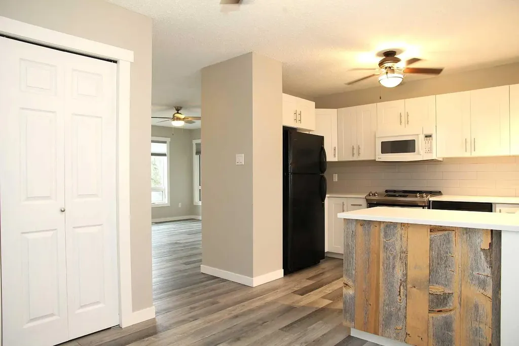 5224 23 Street Lloydminster AB T9V 2R2