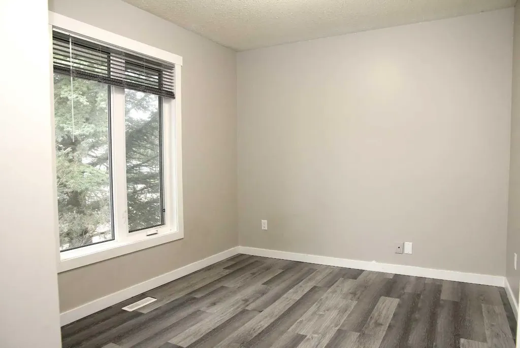 5224 23 Street Lloydminster AB T9V 2R2