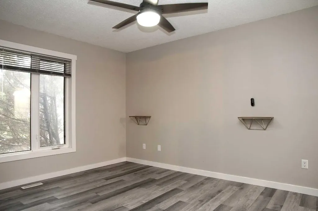 5224 23 Street Lloydminster AB T9V 2R2