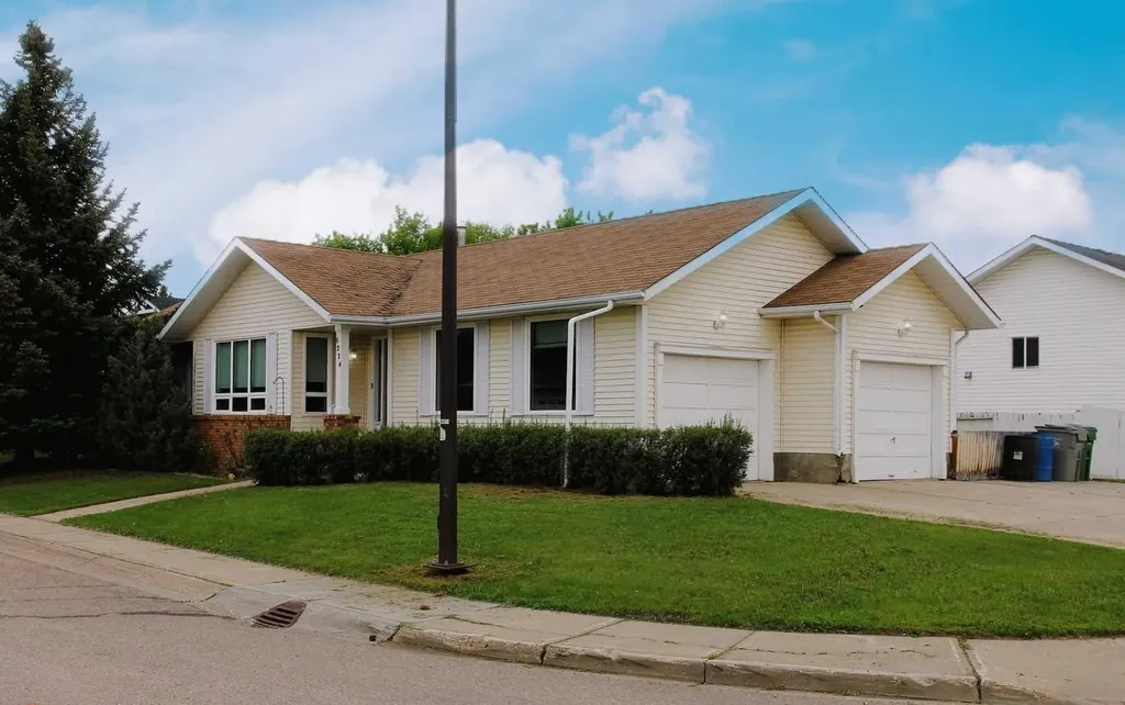5224 23 Street Lloydminster AB T9V 2R2