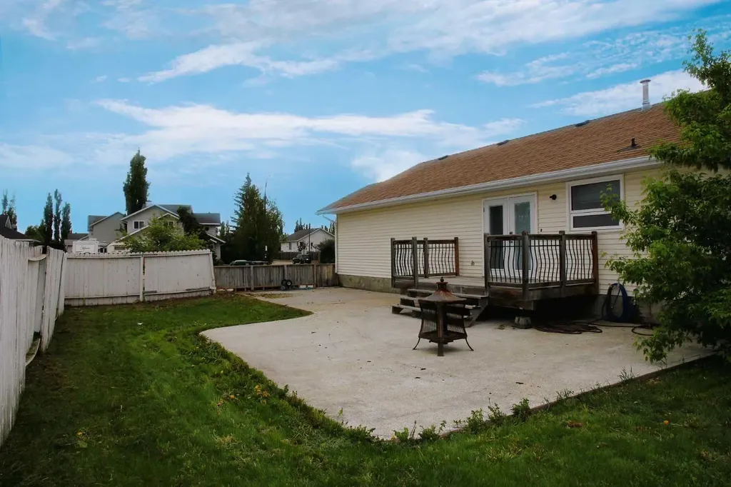 5224 23 Street Lloydminster AB T9V 2R2