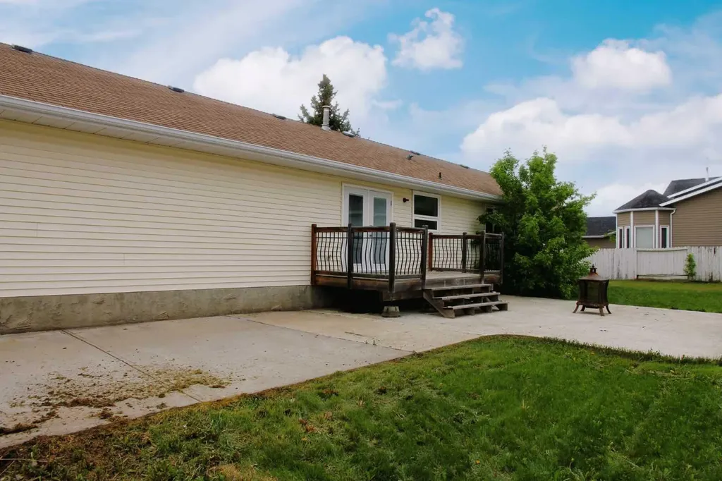 5224 23 Street Lloydminster AB T9V 2R2