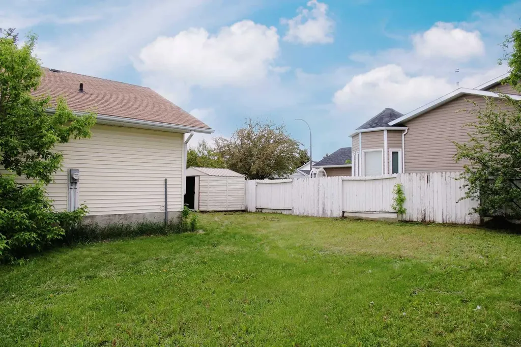 5224 23 Street Lloydminster AB T9V 2R2