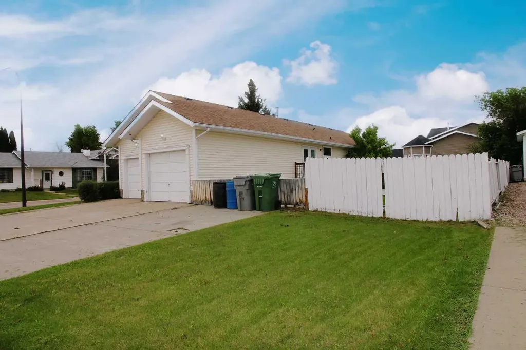 5224 23 Street Lloydminster AB T9V 2R2