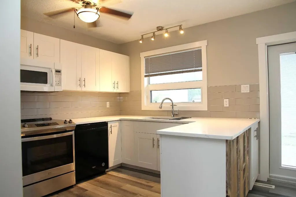 5224 23 Street Lloydminster AB T9V 2R2